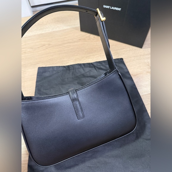 Saint Laurent Le 5 a 7 Shoulder Bag - Picture 4 of 10